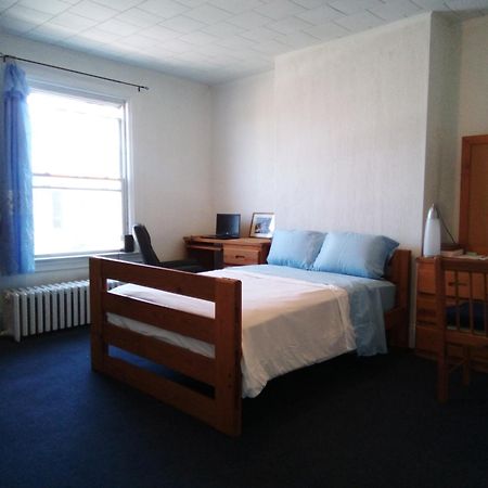 A Cozy Bedroom For You To Relax Pittsburgh Eksteriør bilde